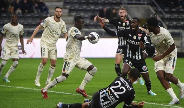 法甲焦点战:昂热VS洛里昂——攻防博弈下的胜负手与比分推演 法甲焦点战:昂热VS洛里昂——攻防博弈下的胜负手与比分推演